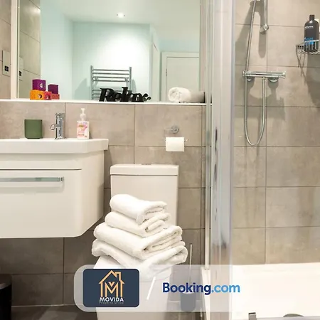 Stylish Two Bed City Centre By Movida Property Group Short Lets & Serviced Leeds * Leeds (West Yorkshire)